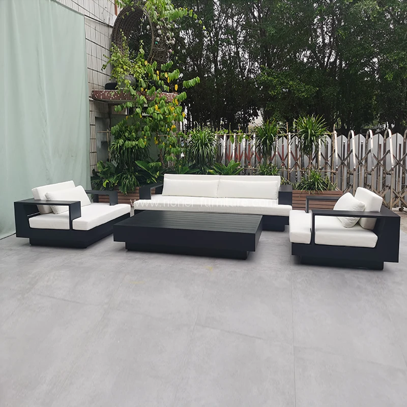 Sofa ngoài trời khung nhôm đen tối giản hiện đại
